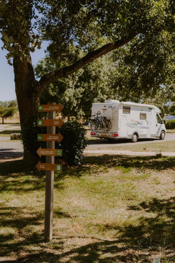 Camping Onlycamp Tours Val De Loire Saint-Avertin Buitenkant foto